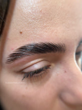 Carica l'immagine nel visualizzatore di Gallery, Prenotazione Corso LAMINAZIONE SOPRACCIGLIA