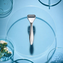 Carica l'immagine nel visualizzatore di Gallery, FACIAL ROLLER