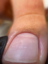 Carica l'immagine nel visualizzatore di Gallery, PRENOTAZIONE CORSO PEDICURE CON SEMIPERMANENTE E FRESA