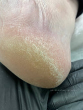 Carica l'immagine nel visualizzatore di Gallery, PRENOTAZIONE CORSO PEDICURE CON SEMIPERMANENTE E FRESA