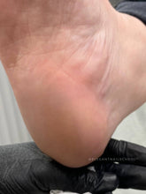 Carica l'immagine nel visualizzatore di Gallery, PRENOTAZIONE CORSO PEDICURE CON SEMIPERMANENTE E FRESA