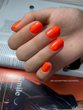 Carica l'immagine nel visualizzatore di Gallery, Corso MANICURE RUSSA CON FRESA E SEMIPERMANENTE CON RINFORZO